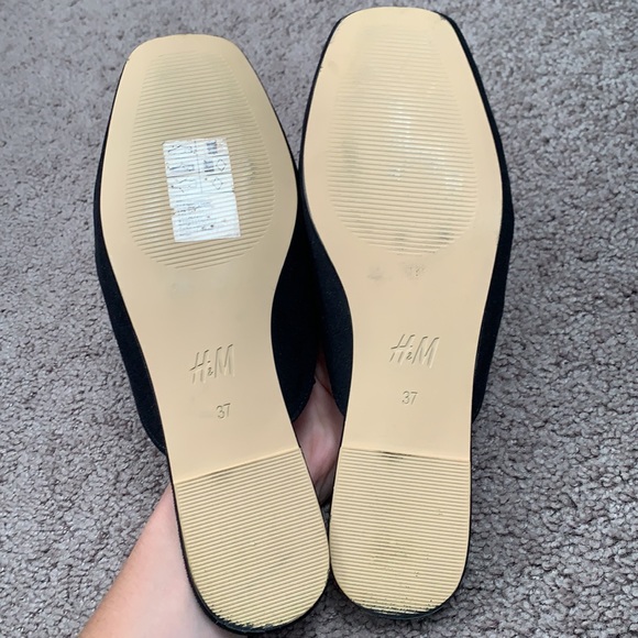 4/25! H&M black flat slide on mules! - Picture 2 of 7